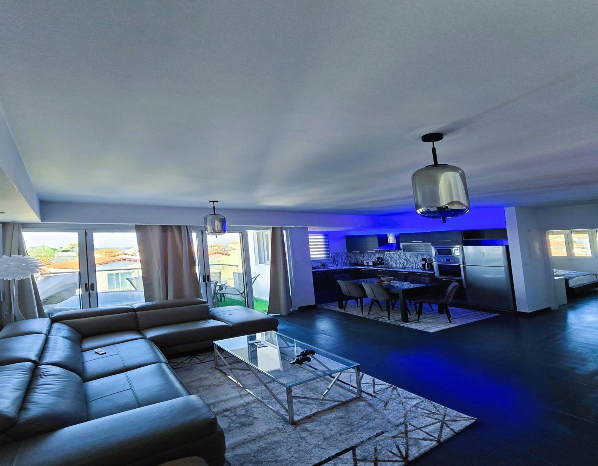 Golden Bay Deluxe Holiday Apartment بروتاراس المظهر الخارجي الصورة