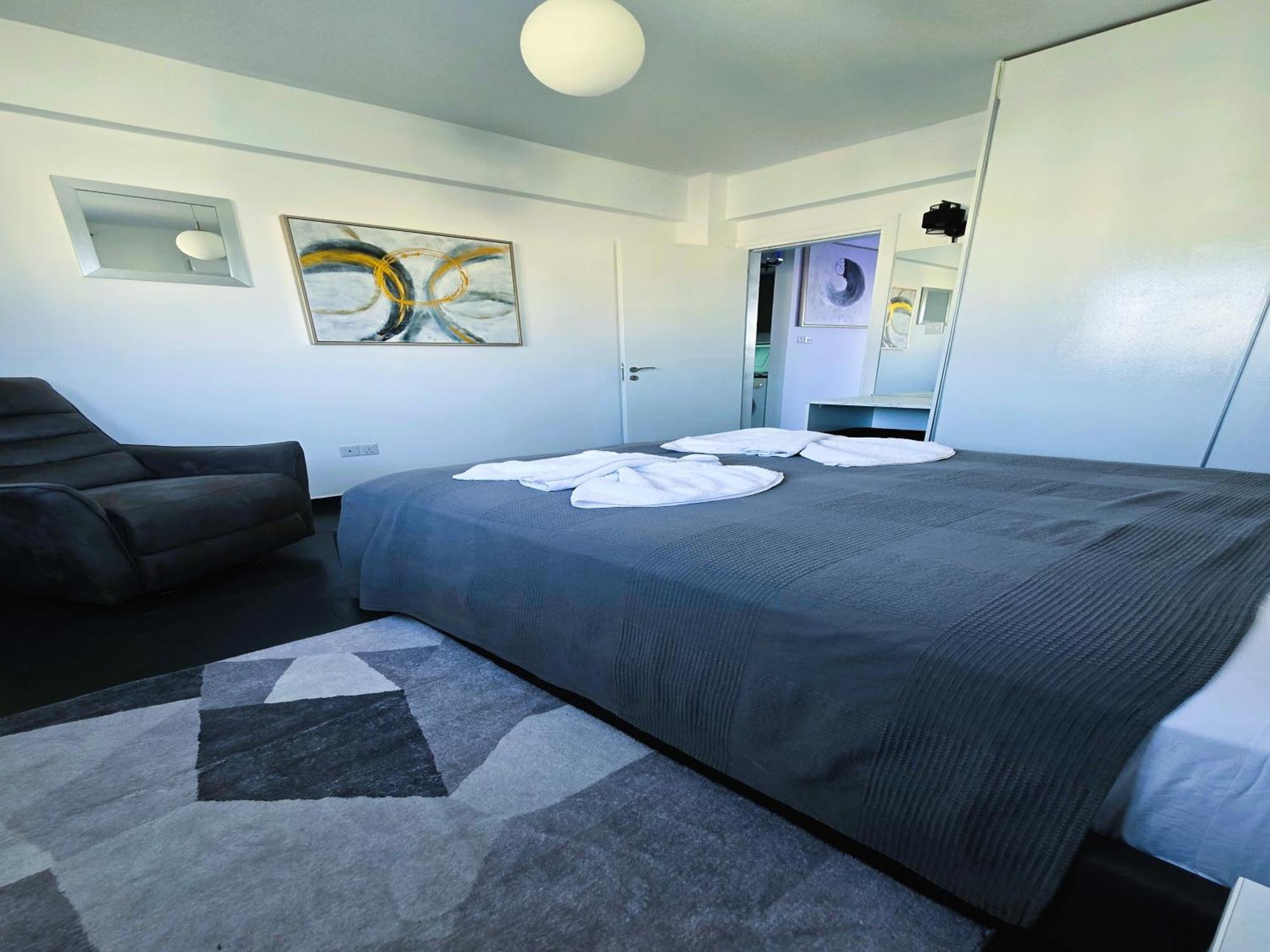 Golden Bay Deluxe Holiday Apartment بروتاراس المظهر الخارجي الصورة