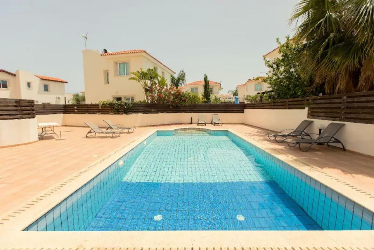 Golden Bay Deluxe Holiday Apartment بروتاراس المظهر الخارجي الصورة