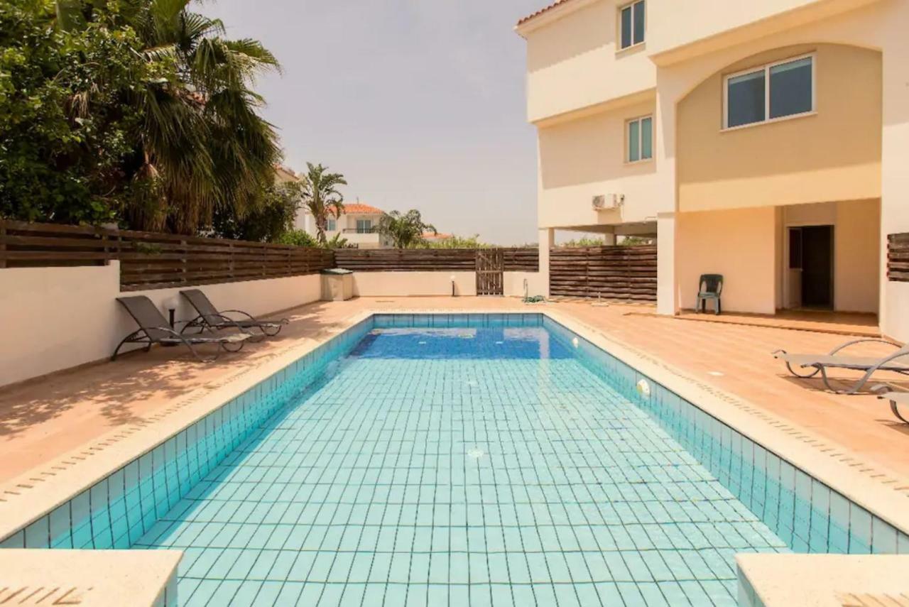 Golden Bay Deluxe Holiday Apartment بروتاراس المظهر الخارجي الصورة